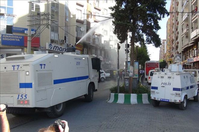 Kızıltepe´de yürüyüşe yapılan müdahalede esnaf zarar gördü