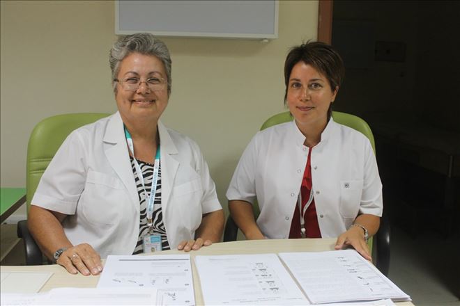 Doktor olan anne ile kızı aynı hastanede görev yapıyor