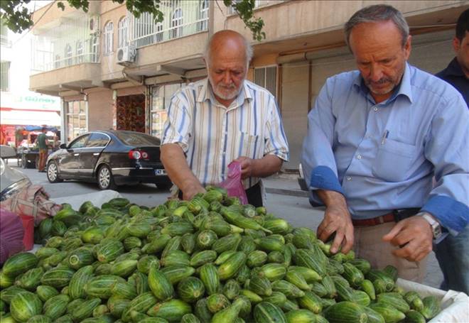 Yaz mevsiminin vazgeçilmezi acur tezgâhlarda