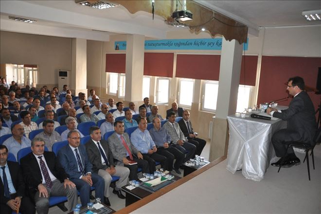 Kızıltepe Kaymakamı muhtarlarla bir araya geldi