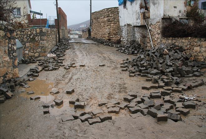 Dargeçit yaralarını sarıyor