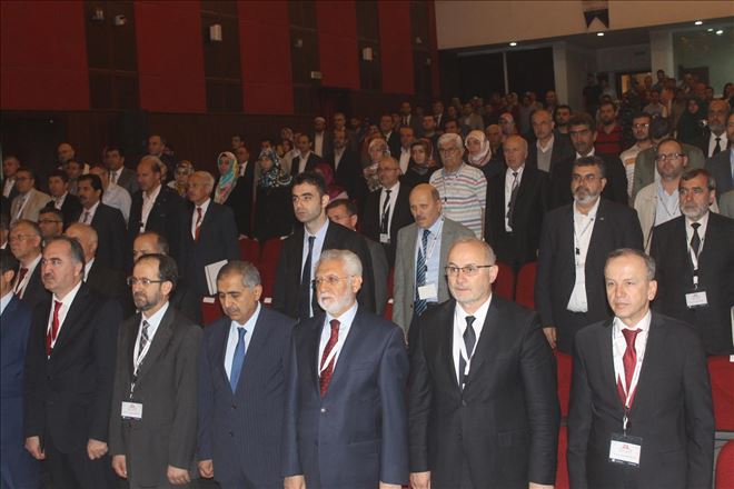 ?İlahiyat fakülteleri modernist tahakkümün postalları altında ezildi?