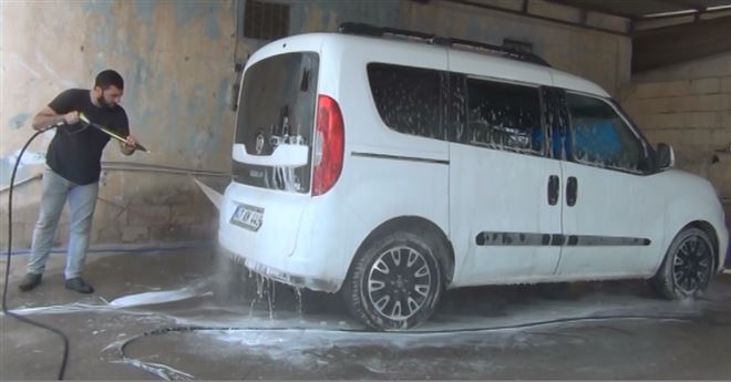 KIZILTEPE´DE TOZ BULUTU OTO YIKAMACILARA YARADI
