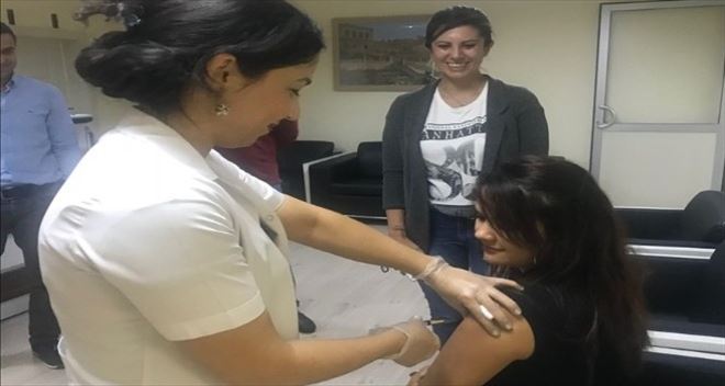SAĞLIK ÇALIŞANLARINA GRİP AŞISI