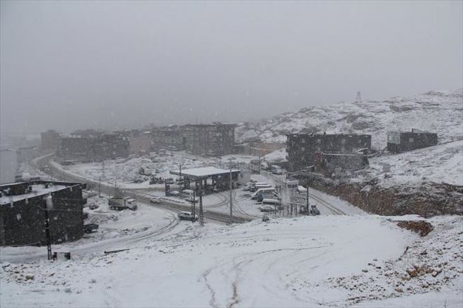 Mazıdağı´nda mevsimin ilk kar yağışı