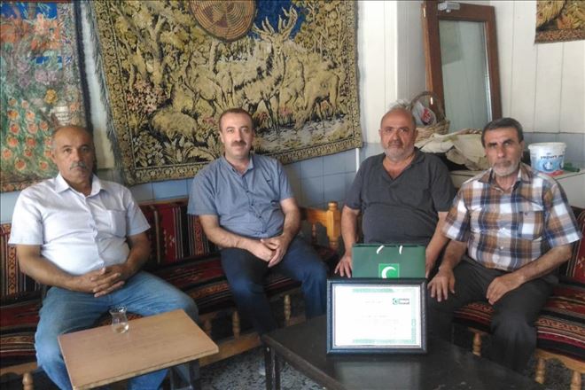 Kıraathanesinde 40 yıldır sigara içtirmiyor