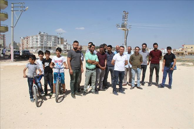 Mahalle sakinlerinden 3 yıldır bitmeyen yola tepki