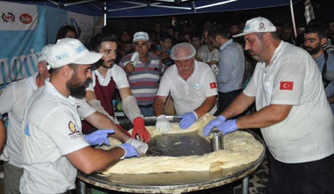İzmit 10´uncu Uluslararası Pişmaniye Festivali Kızıltepe´de gerçekleştirildi.
