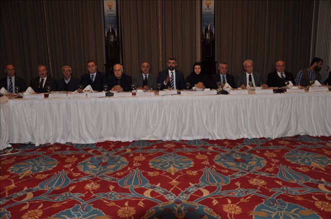 AK Parti adayları basınla bir araya geldi