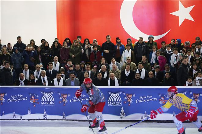 Öğrenciler karne hediyesi ?Buz Pistini? sevdi