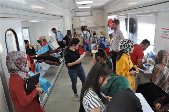  Artuklu Üniversitesi´nden kan bağışına destek