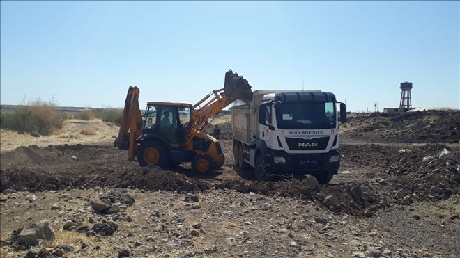 Derik kırsal mahallede yol çalışması