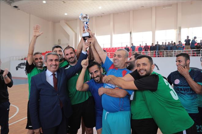 Öğretmenler futsalda kapıştı
