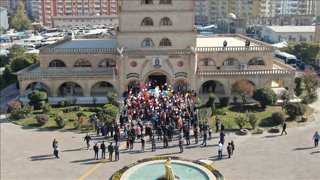 Kızıltepe´de 20 Kasım Dünya Çocuk Günü için yüzlerce balon havaya uçuruldu