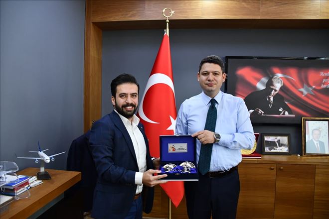 Yılın öğretmeni Turgut Kaymakam Gökpınar´ı ziyaret etti