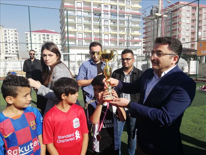 Yüksel Koleji kardeşlik futbol turnuvası kazananı kardeşlik oldu