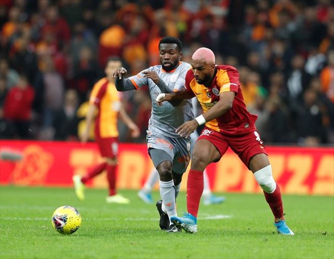 Aslan evinde ağır yaralı