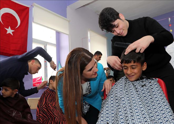 Kırsaldaki mahallelerdeki öğrencilere kuaför hizmeti