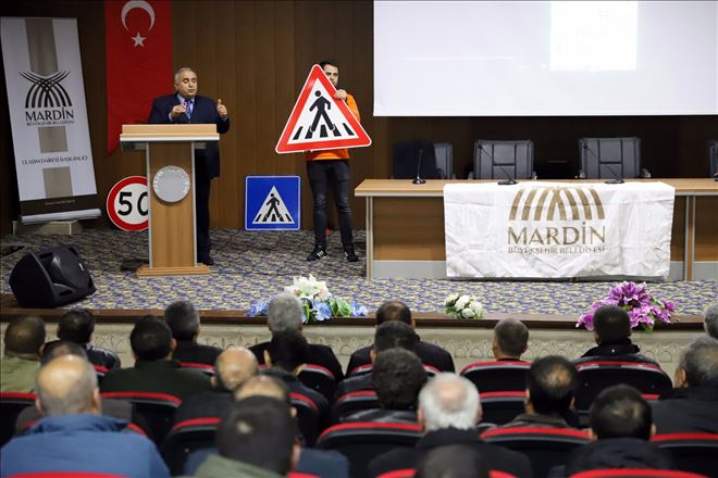 Araç sürücülerine eğitimler veriliyor