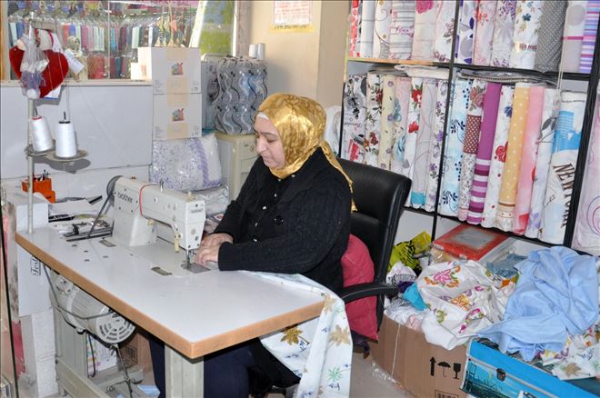 Kendi işinin patronu oldu şimdi Avrupa´ya tül perde dikiyor