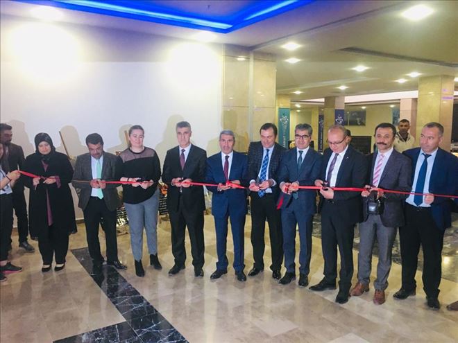 Liseli gençlerin bilim fuarına yoğun ilgi