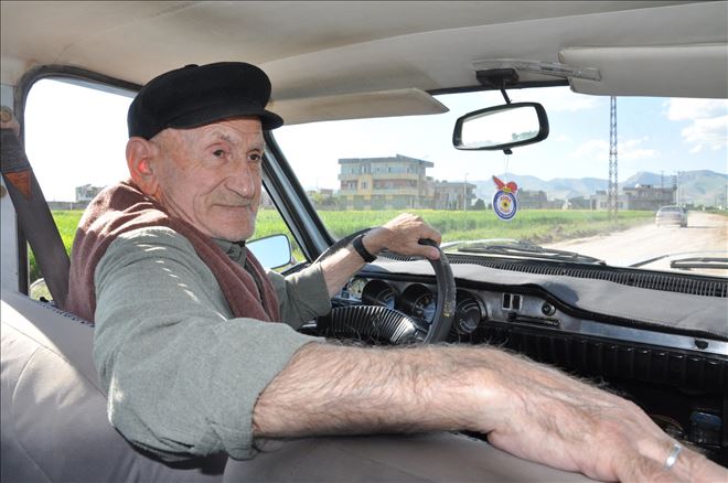 47 yıllık otomobiline gözü gibi bakıyor