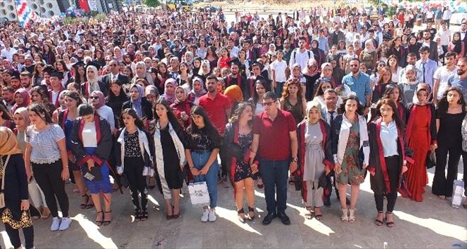 Artuklu Üniversitesi´nde mezuniyet sevinci