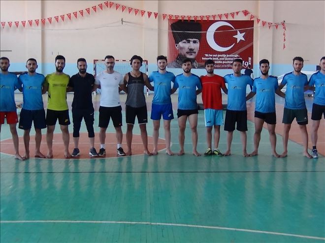 Onlar üniversiteli olmak için komando gibi çalışıyorlar