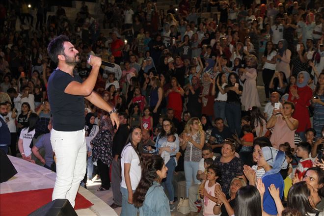 Yusuf Güney´den Kamor´da 3 dilde konser