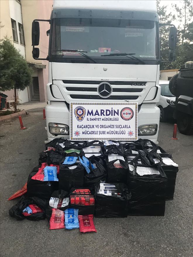 Kaçak sigarayı kamyon kasasının gizli bölmesine zulalamışlar