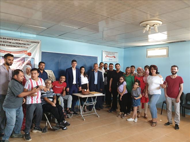 Engelli çift Kursta tanışıp nişanlandı