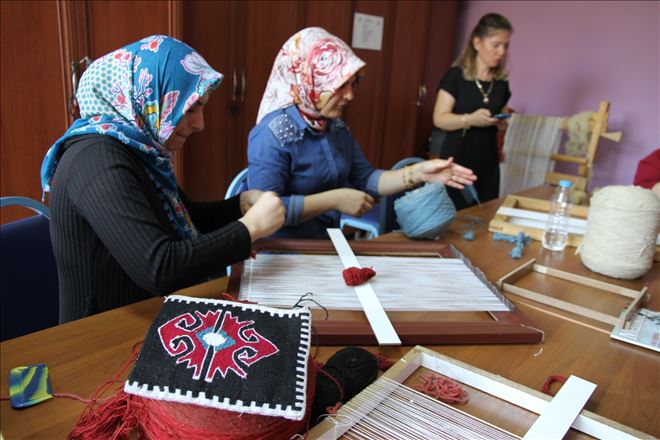 Kadınlar kilim dokuma atölyelerini tekrar ayakta tutuyor