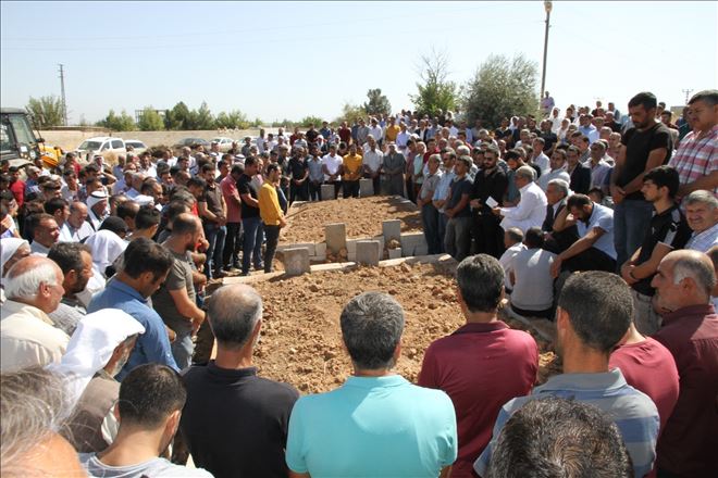 Trafik kazasında ölen 4 kardeş yan yana defnedildi