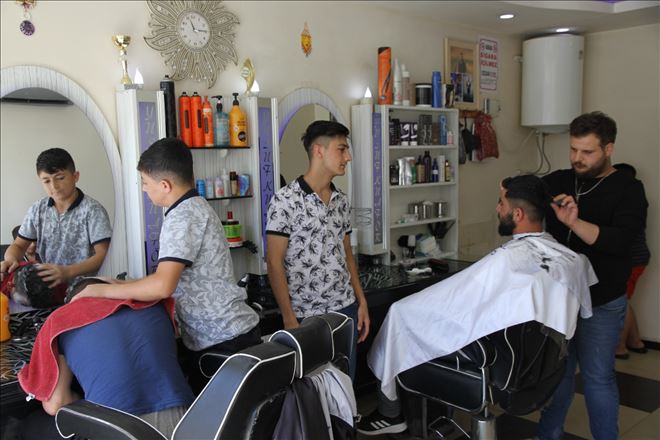 Namı ülke sınırlarını aşan Mardinli kuaför tarihi mekanda klip çekti