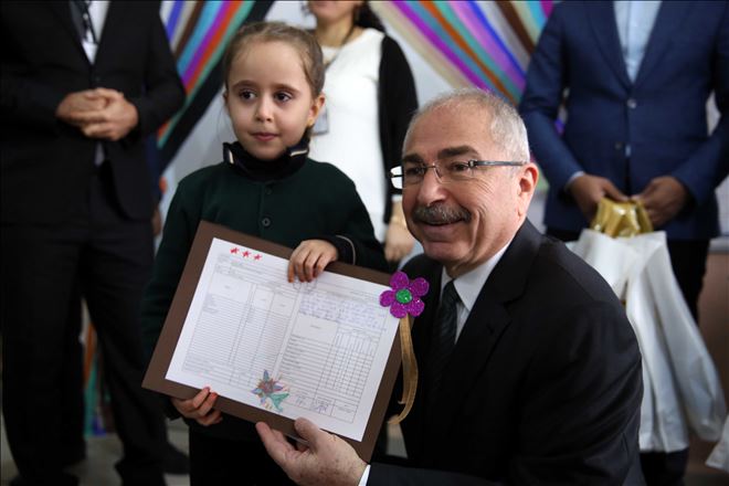 Yaman, öğrencilerin karne heyecanına ortak oldu