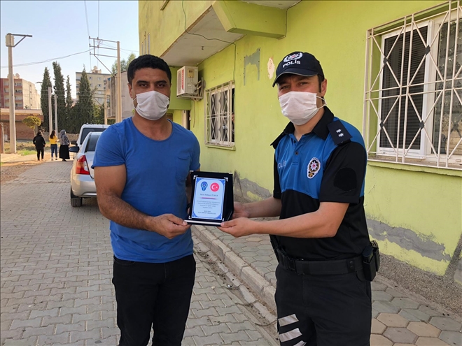 Polisten duyarlı vatandaşa plaket