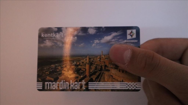 Gazeteciler, iptal edilen toplu taşıma kartlarını geri istiyor