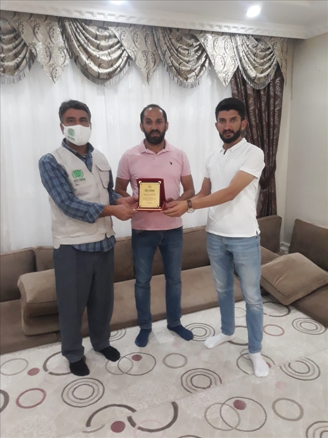 Mardin´de hayır sahiplerine plaket takdim edildi