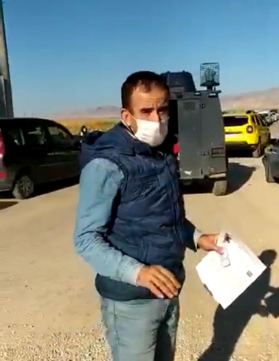Polis sınav giriş belgesini kaybeden adayın yardımına koştu