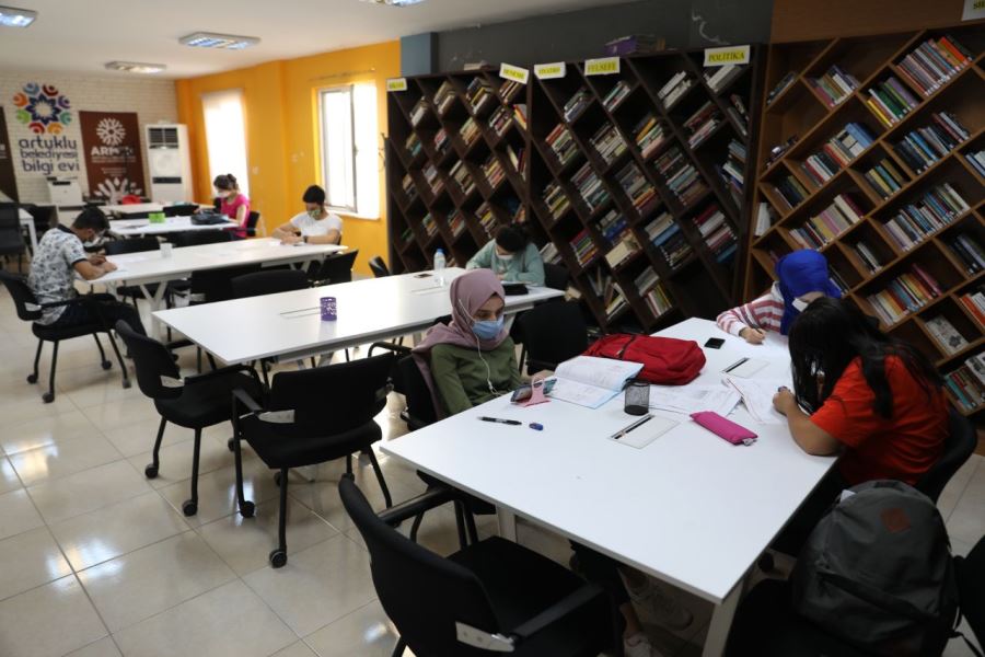 Artuklu Belediyesi gençleri üniversiteye hazırlıyor