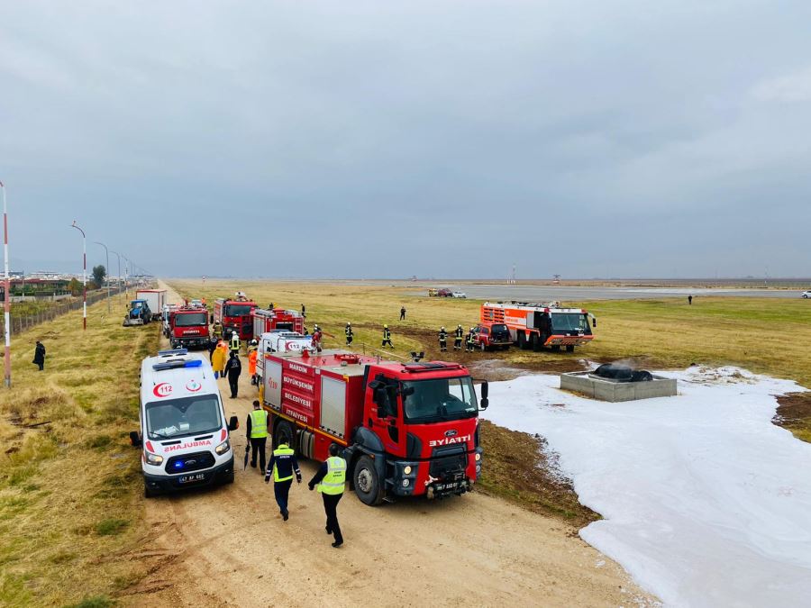 Büyükşehir Belediye İtfaiyesi, havalimanında yangın tatbikatı yaptı