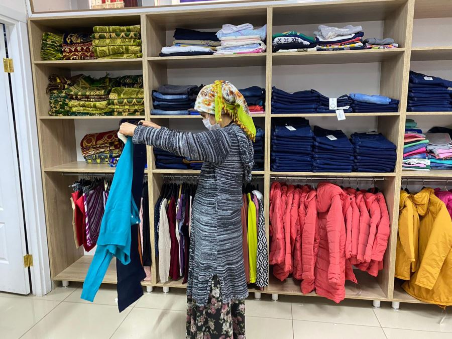 Büyükşehir Belediyesinden İhtiyaç Sahiplerine Giysi Yardımı
