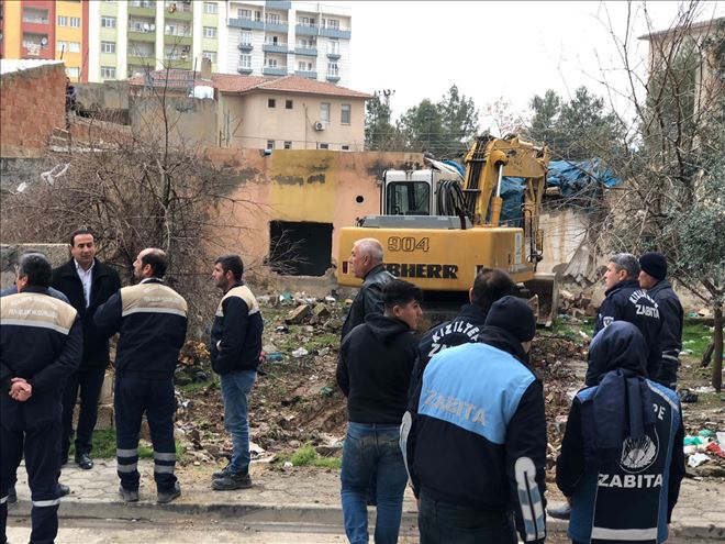 Kızıltepe´de uyuşturucu yuvası haline gelen 23 metruk dükkan yıkıldı