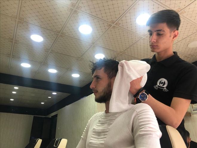 Korona virüs sebebiyle kuaförler tek kullanımlık havluya yöneldi