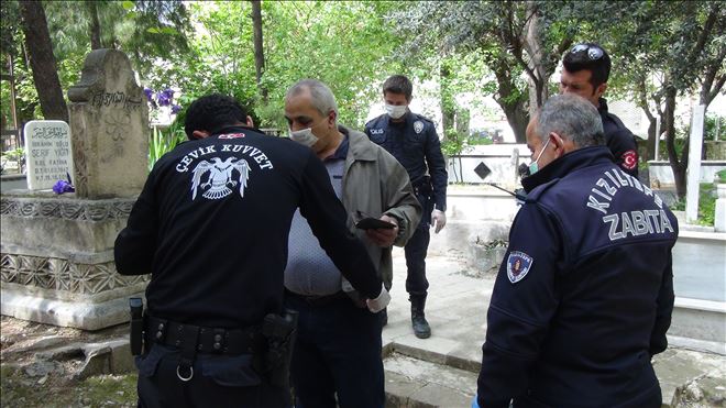 Yasağa rağmen sokağa çıktı, verdiği cevap polisleri bile şaşırttı