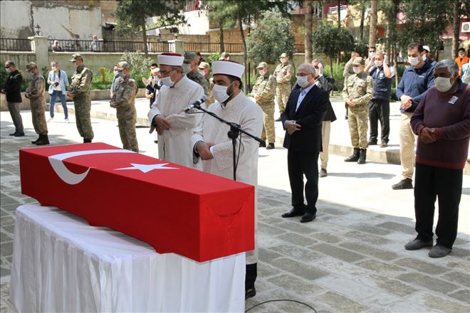 Hakkari´de nöbet sırasında şehit olan asker Kızıltepe´de toprağa verildi