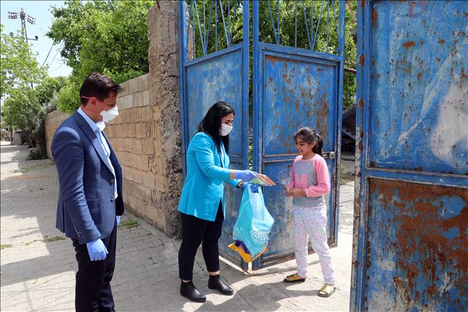 Mardin´de ilköğretim öğrencilerine kitap hediye ediliyor
