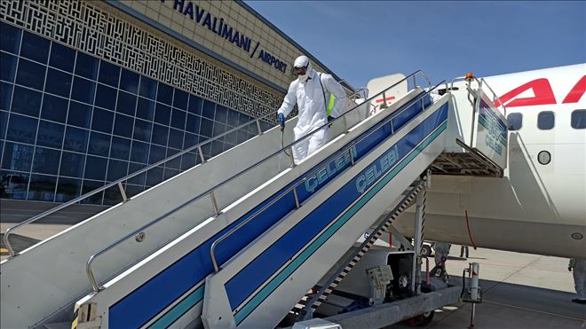 Büyükşehir Belediyesi tarafından uçak ve havaalanı dezenfekte edildi