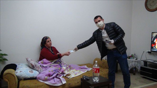 Kızıltepe´de sosyal yardım paraları evlerde teslim ediliyor