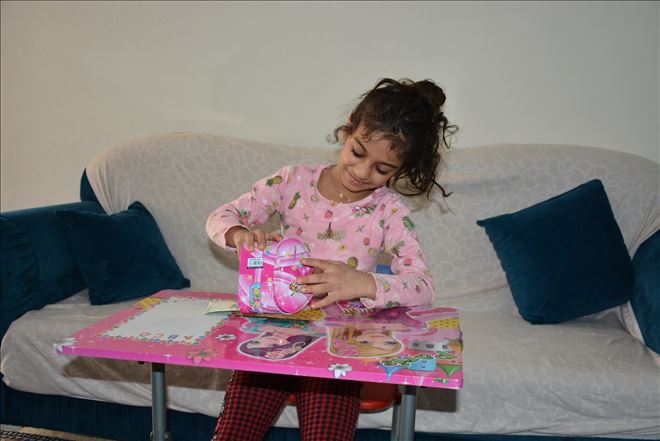  Gül Derin Su, Kumbarasındaki parasını  Milli Dayanışma Kampanyasına bağışladı